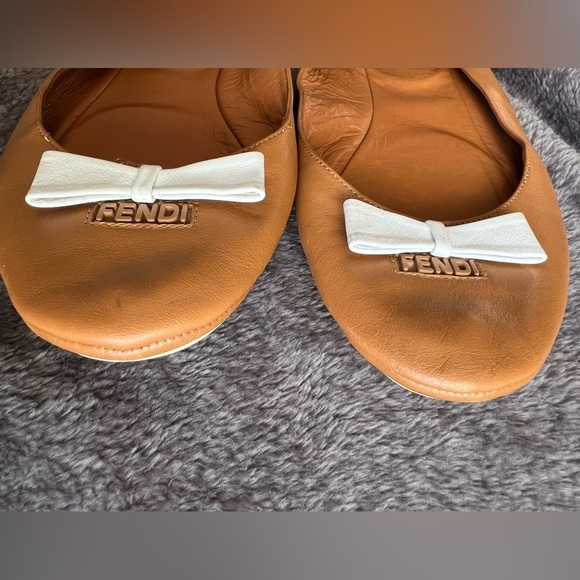 Fendi Ballet Bow Flats Beige/White Shoes
Size 8 - Picture 3 of 9